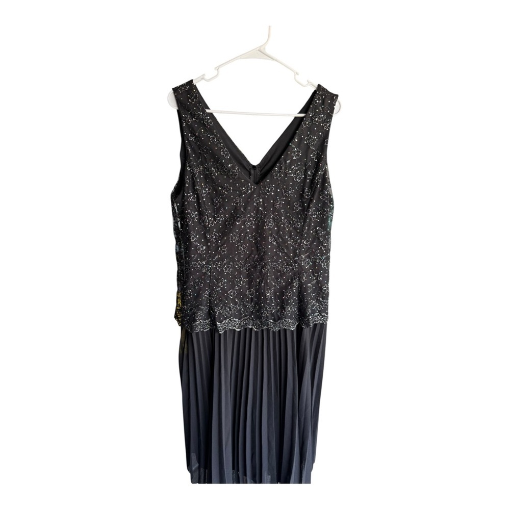 Black Pleated V-Neck Sheath Midi Dress